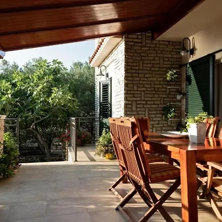 Roko - Seaside Apartment Podglavica