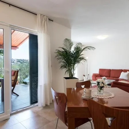 Roko - Seaside Apartment Podglavica