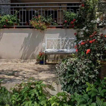 Roko - Seaside Apartment Podglavica